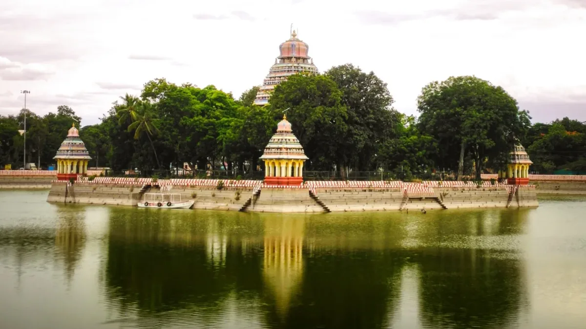 Vandiyur Mariamman Teppakulam temple tank in Madurai