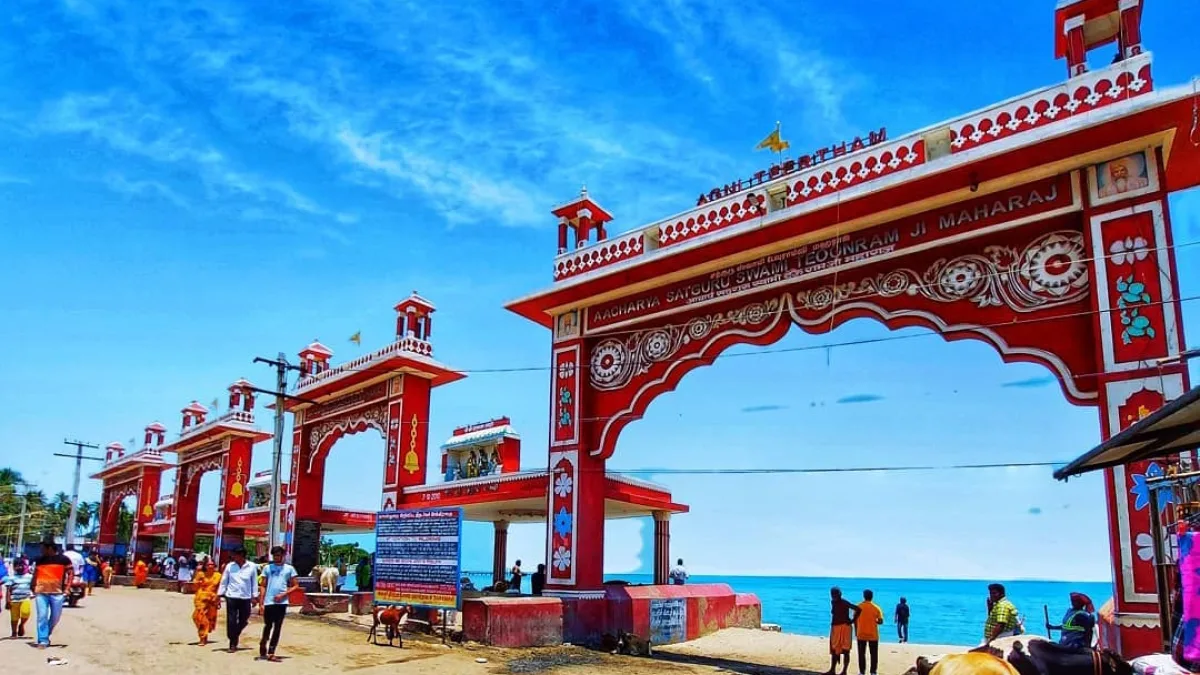 Agni Theertham and Rameswaram temple area