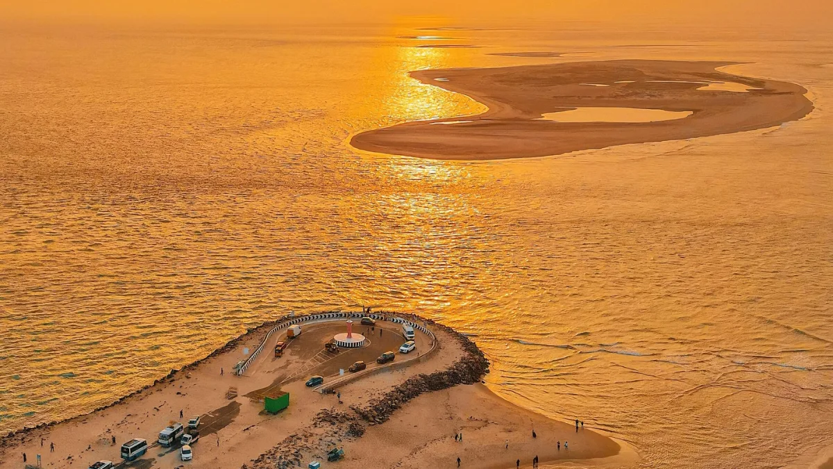 Dhanushkodi Beach near Rameswaram with sea view